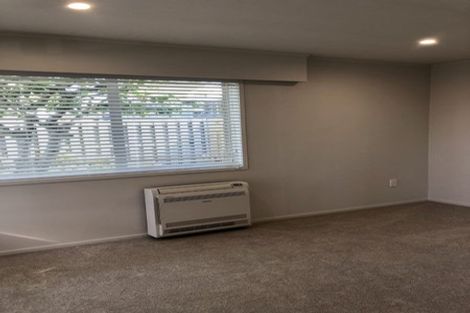 Photo of property in 2/7 Ian Place, Glendene, Auckland, 0602