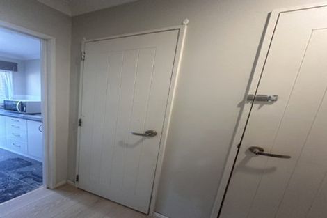 Photo of property in 52 Sapperton Drive, Henderson, Auckland, 0612