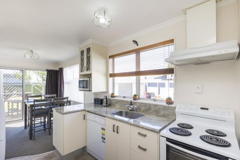 Photo of property in 17 Abraham Crescent, Milson, Palmerston North, 4414