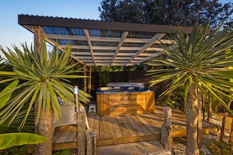 Photo of property in 2 Island View Terrace, Waikanae Beach, Waikanae, 5036