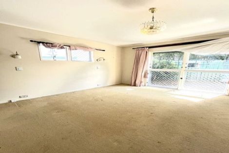 Photo of property in 27 Mirrabooka Avenue, Botany Downs, Auckland, 2010
