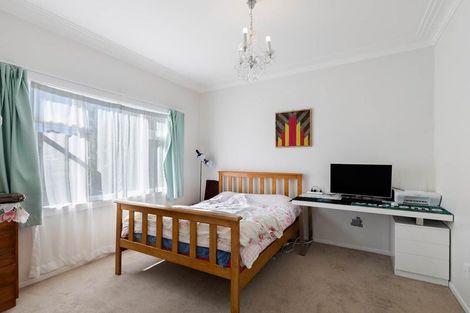 Photo of property in 11 Craigbank Avenue, New Lynn, Auckland, 0600