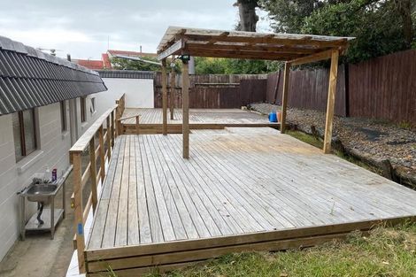 Photo of property in 2/16 Hollyhock Place, Browns Bay, Auckland, 0630