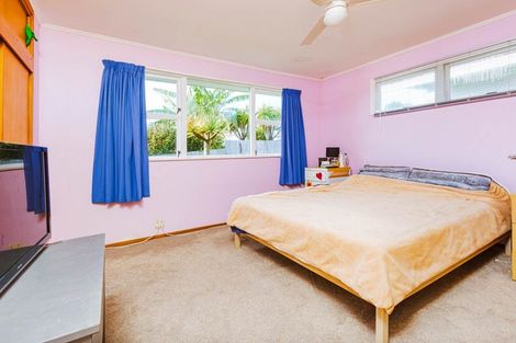 Photo of property in 11 Roick Parade, Glen Eden, Auckland, 0602