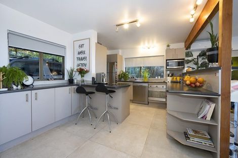 Photo of property in 2/813 East Coast Road, Northcross, Auckland, 0630