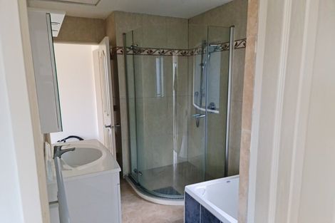 Photo of property in 140 Glanmire Road, Newlands, Wellington, 6037