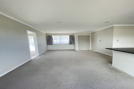 Photo of property in 72 Prince Regent Drive, Half Moon Bay, Auckland, 2012