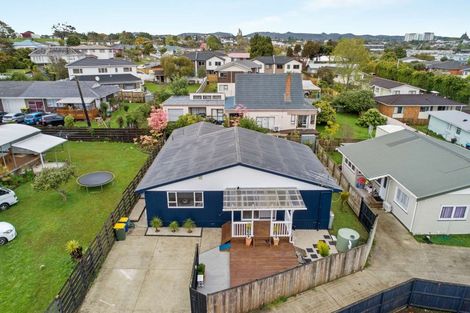 Photo of property in 11c Bamboo Grove, Kelston, Auckland, 0602