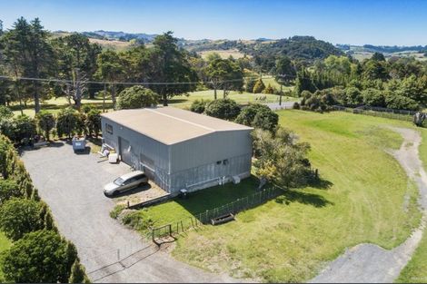 Photo of property in 63 Whitford Park Road, Whitford, Manurewa, 2576