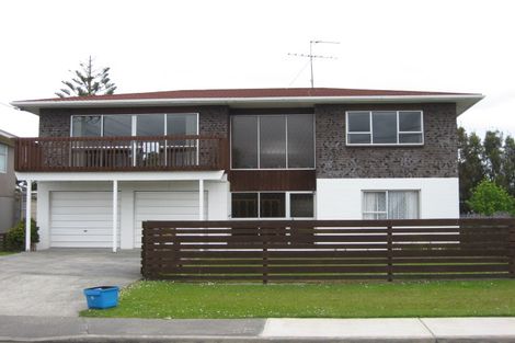 Photo of property in 1363 Whangaparaoa Road, Army Bay, Whangaparaoa, 0930
