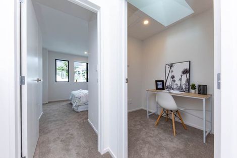 Photo of property in 21 Morihana Close, Glen Eden, 0602