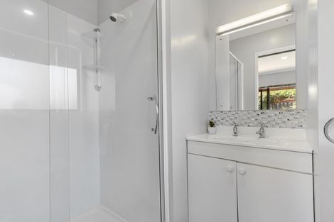 Photo of property in 15 Pinewood Grove, Botany Downs, Auckland, 2010