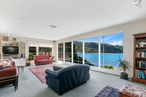Photo of property in 1a Howard Road, Point Howard, Lower Hutt, 5013