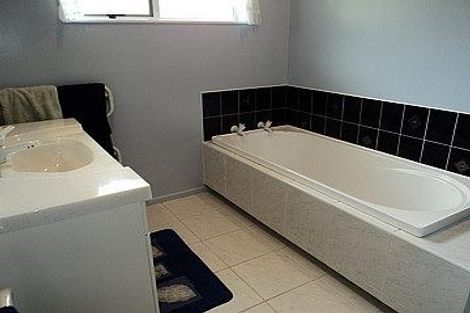 Photo of property in 27 Sandra Street, South New Brighton, Christchurch, 8062