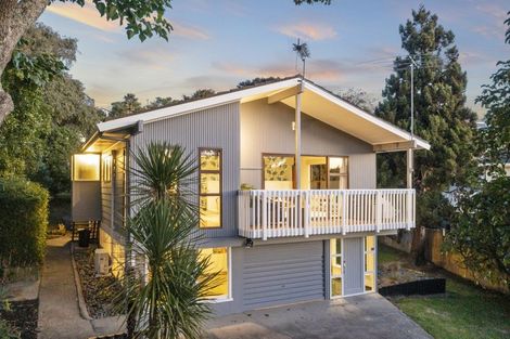 Photo of property in 27 William Hadlow Place, Hatfields Beach, Orewa, 0931
