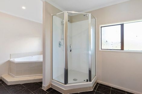 Photo of property in 189 Tararua Road, Levin, 5571