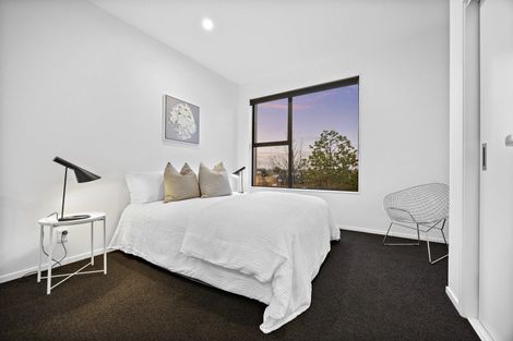 Photo of property in 13/15 Chivalry Road, Glenfield, Auckland, 0629