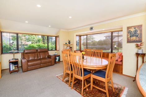 Photo of property in 11 La Lena Grove, Fitzherbert, Palmerston North, 4410