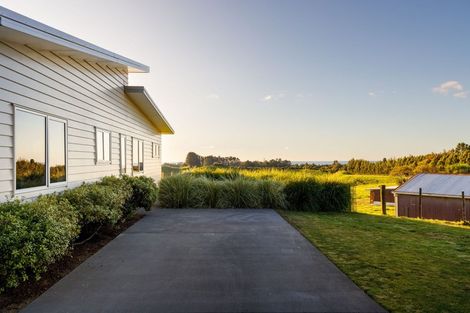 Photo of property in 576a Mangorei Road, Mangorei, New Plymouth, 4371