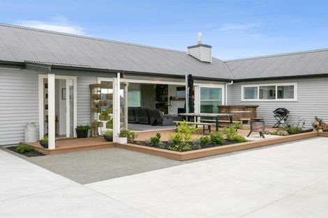 Photo of property in 48 Edge Hill, Acacia Bay, Taupo, 3385