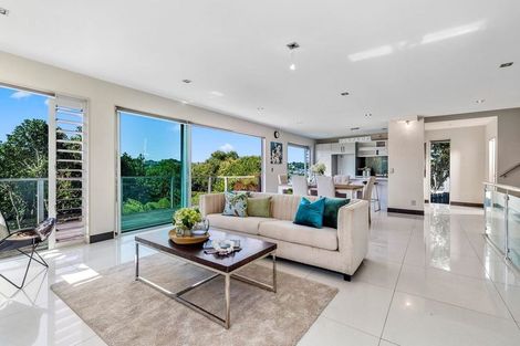 Photo of property in 1 Paterson Mews, Browns Bay, Auckland, 0630