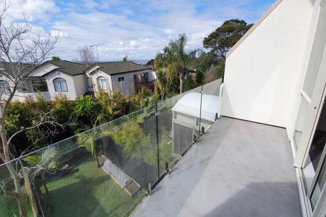 Photo of property in 2/268a Onewa Road, Birkenhead, Auckland, 0626