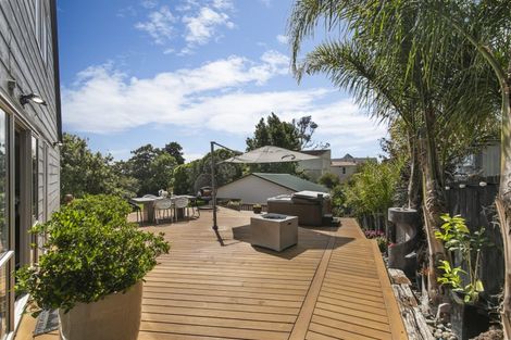 Photo of property in 15 Dalwhinnie Parade, Highland Park, Auckland, 2010