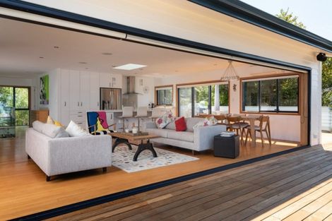 Photo of property in 12 Beach Grove, Omokoroa, 3114