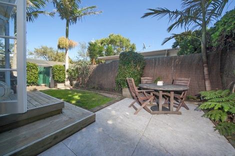 Photo of property in 14 Huapai Street, Onehunga, Auckland, 1061