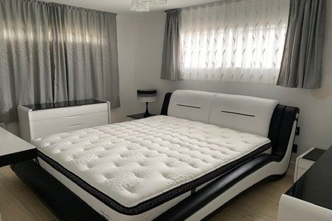 Photo of property in 8 Caribbean Drive, Unsworth Heights, Auckland, 0632