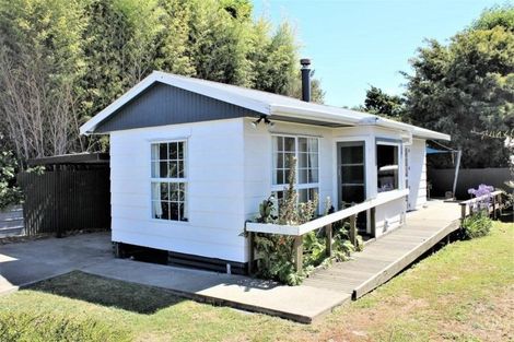 Photo of property in 99 Commercial Street, Takaka, 7110