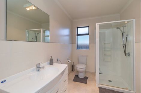 Photo of property in 68 Mako Mako Road, Levin, 5510