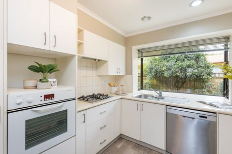 Photo of property in 8 Harrow Place, Hokowhitu, Palmerston North, 4410