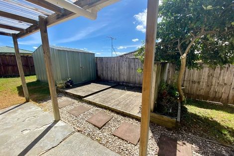 Photo of property in 8 Piriti Place, Weymouth, Auckland, 2103