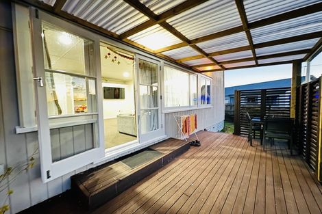 Photo of property in 1/77 Woodglen Road, Glen Eden, Auckland, 0602
