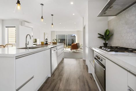 Photo of property in 12 Promontory Crescent, Newlands, Wellington, 6037