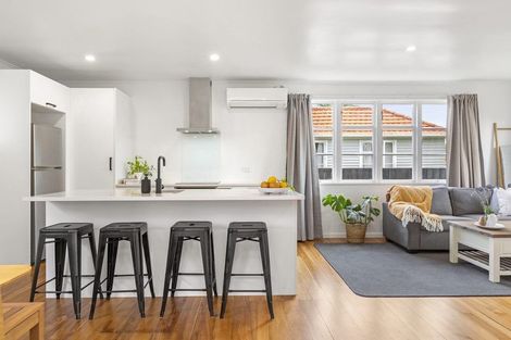 Photo of property in 82 Alfred Street, Fairfield, Hamilton, 3214