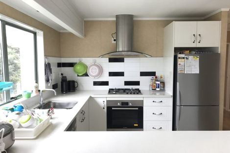 Photo of property in 1/4 Mossop Rise, Glenfield, Auckland, 0629