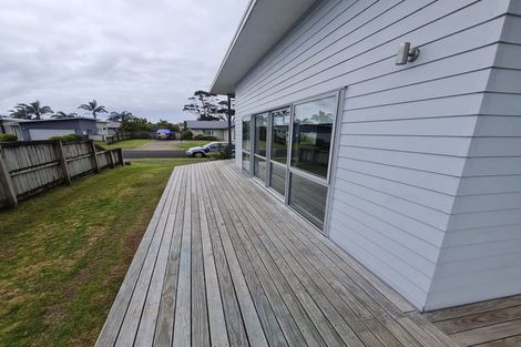 Photo of property in 8 Wells Place, Whitianga, 3510