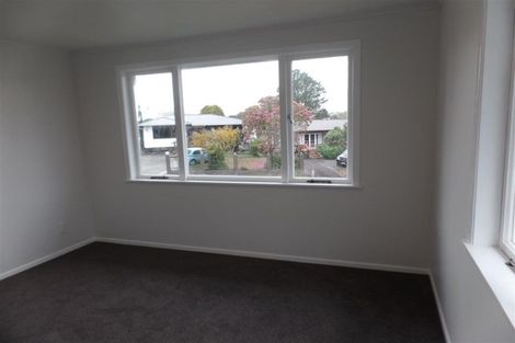 Photo of property in 16 Trojan Crescent, New Lynn, Auckland, 0600