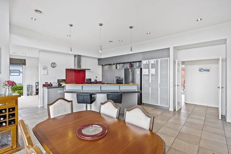 Photo of property in 12 Millennium Hill, Paraparaumu, 5032