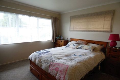 Photo of property in 40 Alwyn Avenue, Te Atatu South, Auckland, 0610