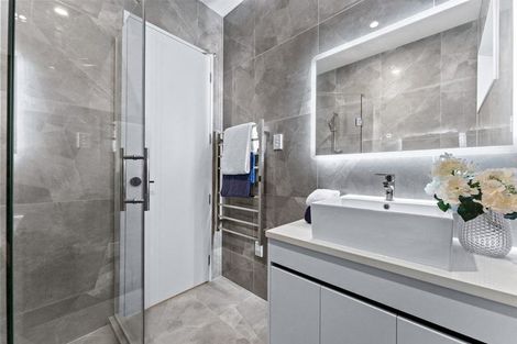 Photo of property in 25 Henriette Place, Totara Park, Auckland, 2105