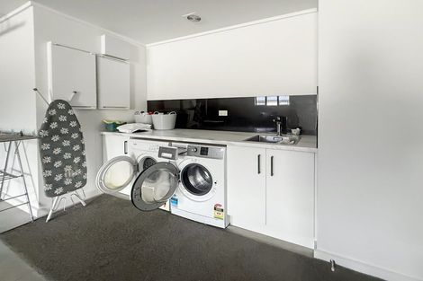 Photo of property in 4 Poroporo Way, Wharewaka, Taupo, 3330