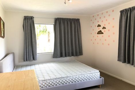 Photo of property in 947 East Coast Road, Torbay, Auckland, 0630