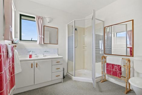 Photo of property in 1 Castaway Place, Gulf Harbour, Whangaparaoa, 0930