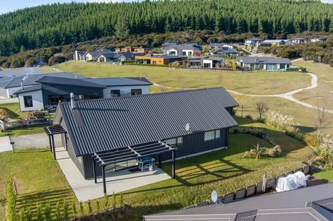 Photo of property in 52 Minaret Ridge, Wanaka, 9305