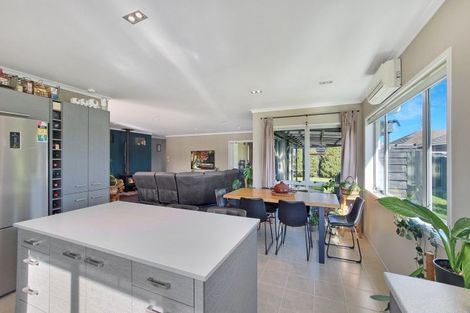 Photo of property in 10 Carroll Place, Owhata, Rotorua, 3010