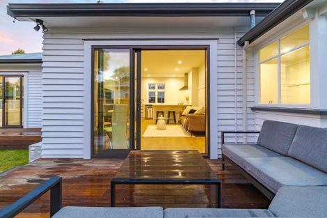 Photo of property in 13 Kowhai Terrace, Saint Martins, Christchurch, 8022