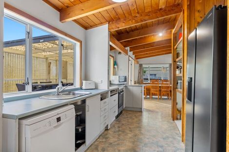 Photo of property in 16 Sea View Road, Leigh, 0985